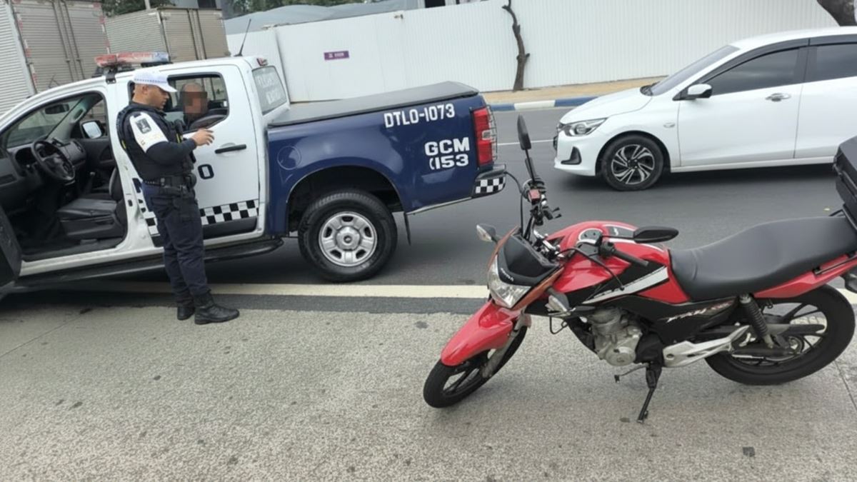 GCM prende homem por furto de cabos, recupera veículo roubado e detém motocicleta com placa adulterada