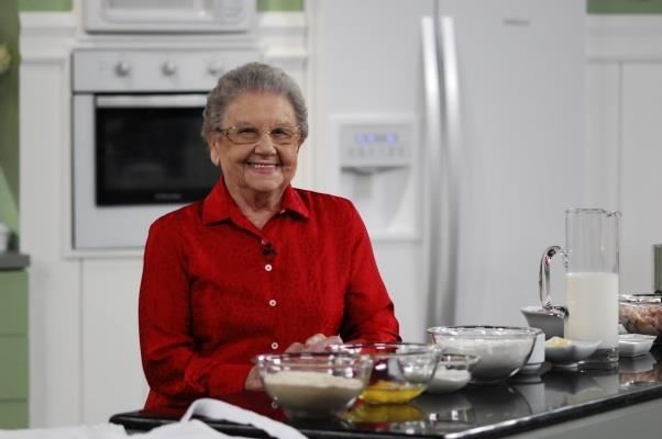 Dia D do Outubro Rosa terá chá da tarde com a vovó Palmirinha
