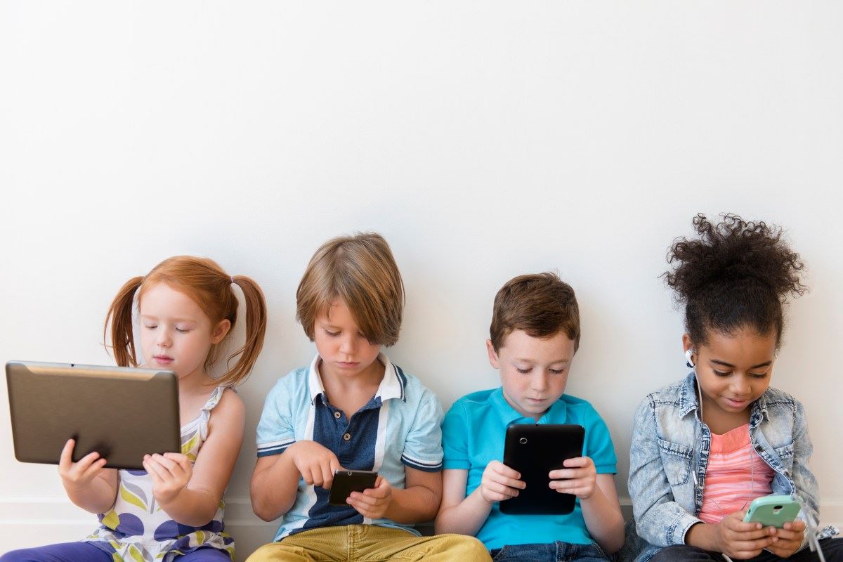 Pais querem celulares mais seguros para os filhos. Essas empresas estão atendendo ao chamado.
