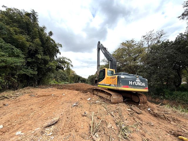 Desassoreamento de trecho do Córrego Cabuçu é finalizado pela Prefeitura