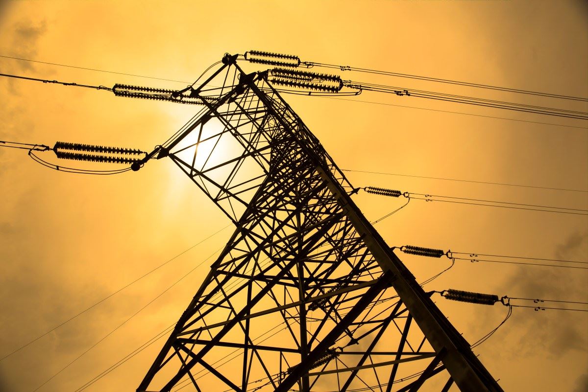 Uma linha de energia caída expôs um problema crescente nos centros de dados de IA. Veja como resolvê-lo.