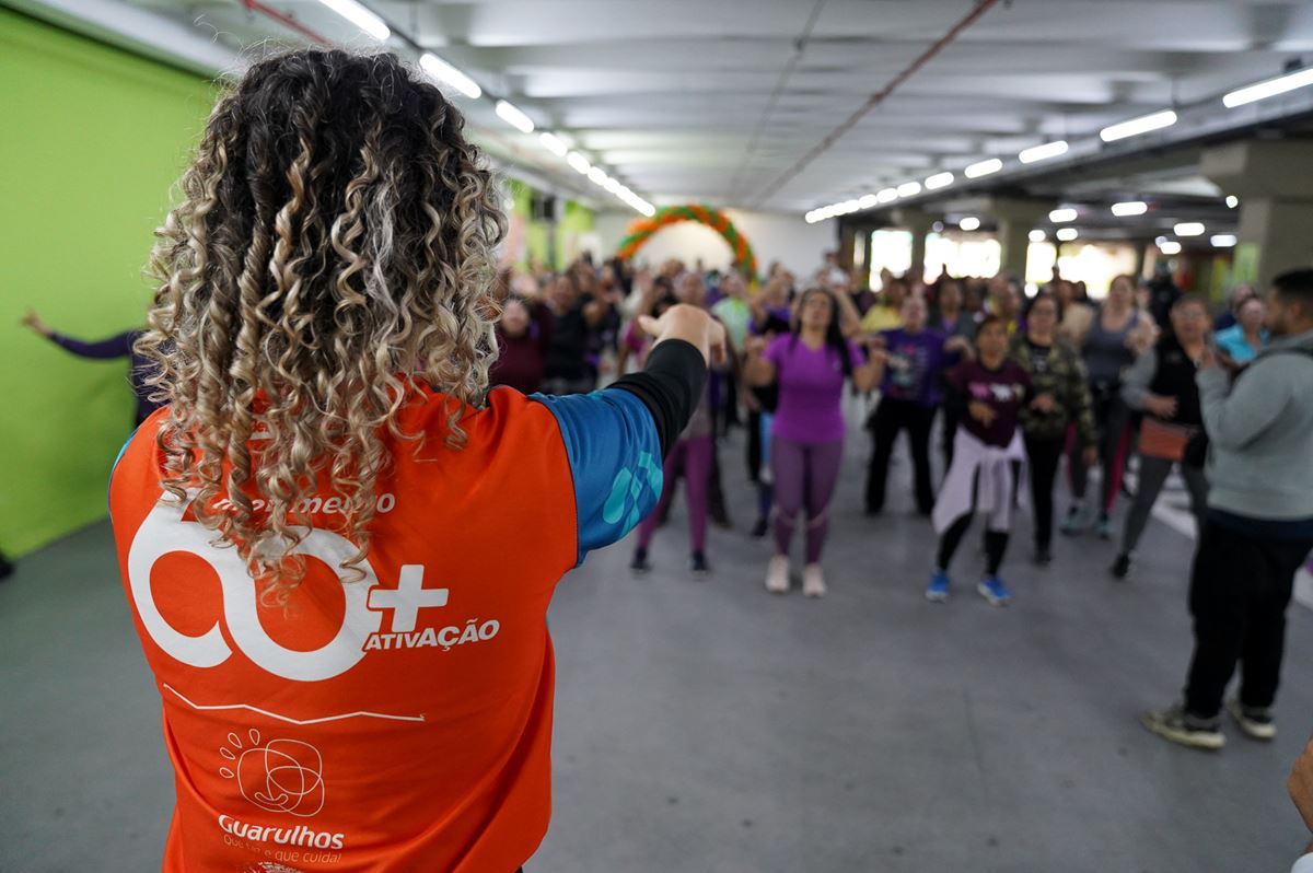 Ativação 60+ promove eventos para a população idosa com serviços gratuitos, atividades físicas adaptadas, dança e show musical