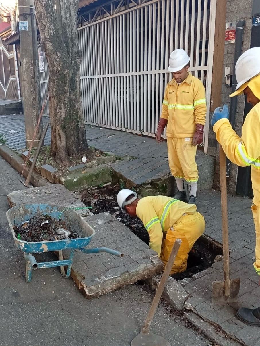 Prefeitura de Guarulhos realiza limpeza de bocas de lobo no Picanço