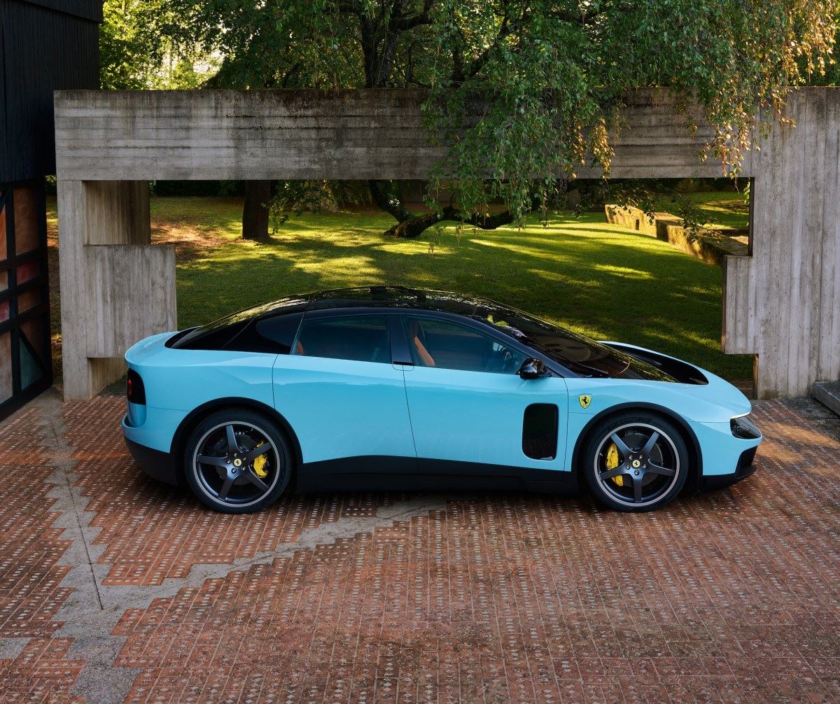 Desculpem, haters. O primeiro EV da Ferrari está indo muito bem