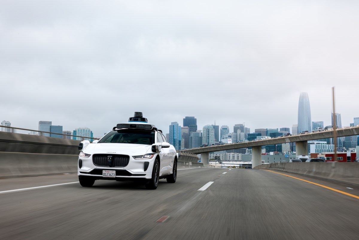 Os robôs-táxis da Waymo estão começando a voltar para as rodovias