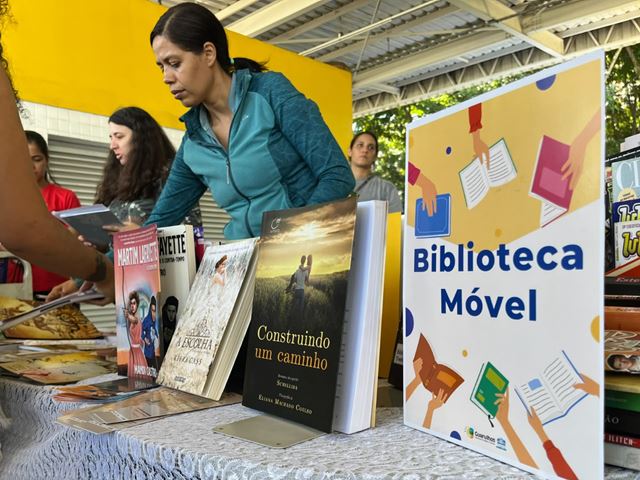 Prefeitura promove incentivo à leitura com doação de livros no Terminal Pimentas