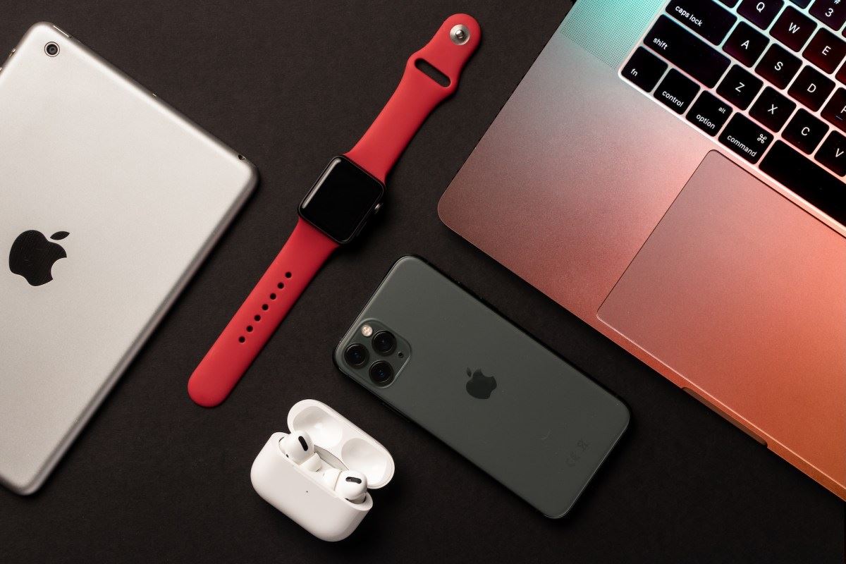 A Apple acumula estoque enquanto se prepara para "restrições significativas de fornecimento"