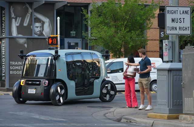 TechCrunch Mobility: Dois caminhos divergiram — para os robotáxis