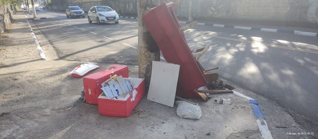 Serviços de limpeza reforçam conservação na Vila Rio de Janeiro