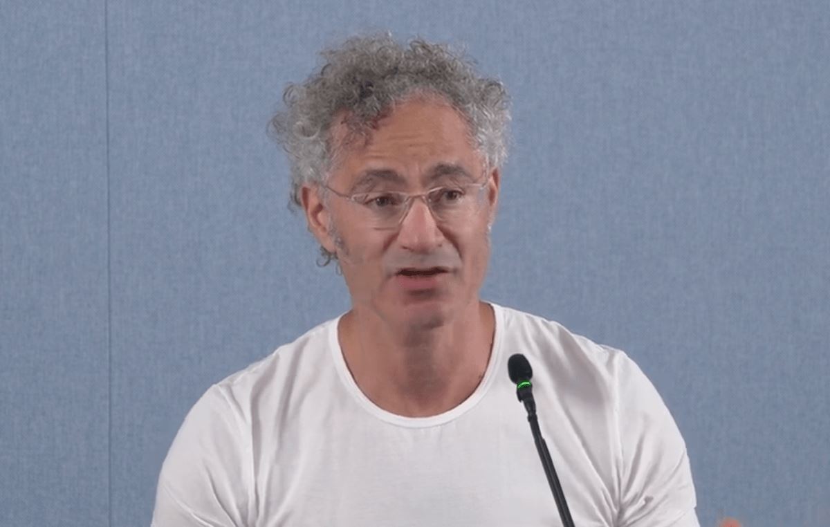 Após trimestre matador, CEO da Palantir Alex Karp chama indústria de IA de marxista