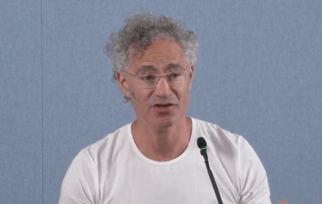 Após trimestre matador, CEO da Palantir Alex Karp chama indústria de IA de marxista