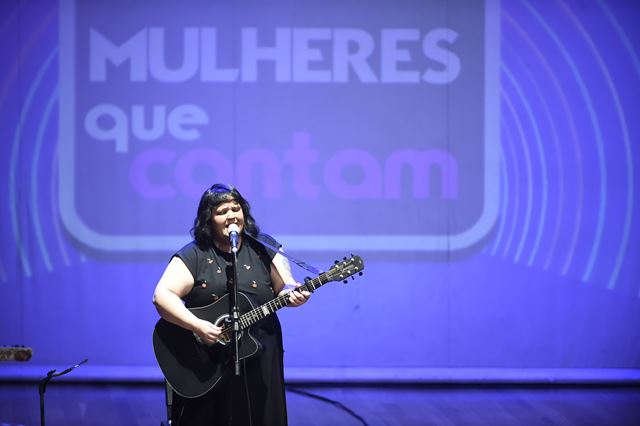 Projeto Mulheres que Cantam chega à 41ª edição no Teatro Adamastor