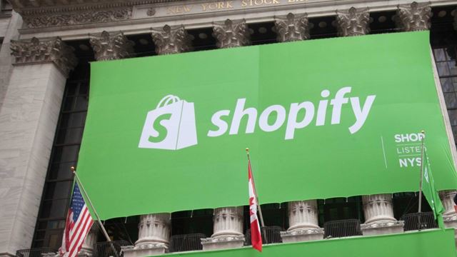 A Shopify diz que a busca por IA está gerando mais tráfego e vendas, e não substituindo o Google