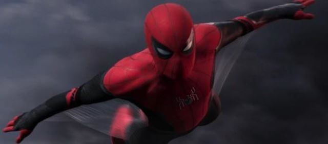 HOMEM-ARANHA LONGE DE CASA