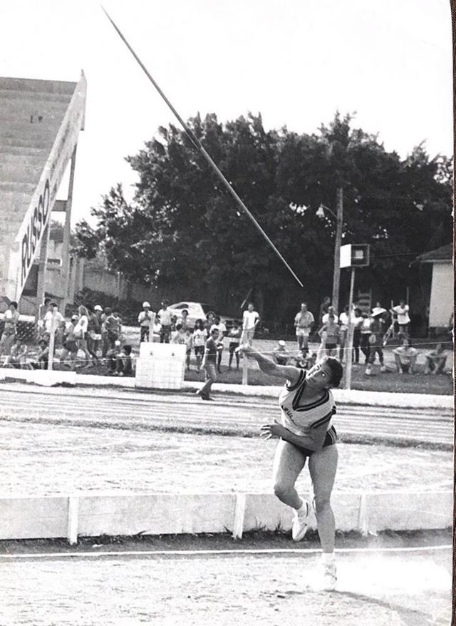 Professora dedica mais de 40 anos à formação de novos talentos no atletismo
