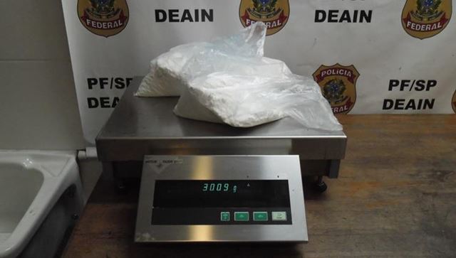 PF prende homem que tentava embarcar em voo internacional com cocaína