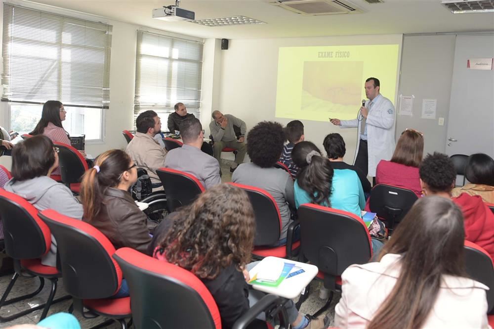 Palestras abordam cuidados com pessoas com deficiência física