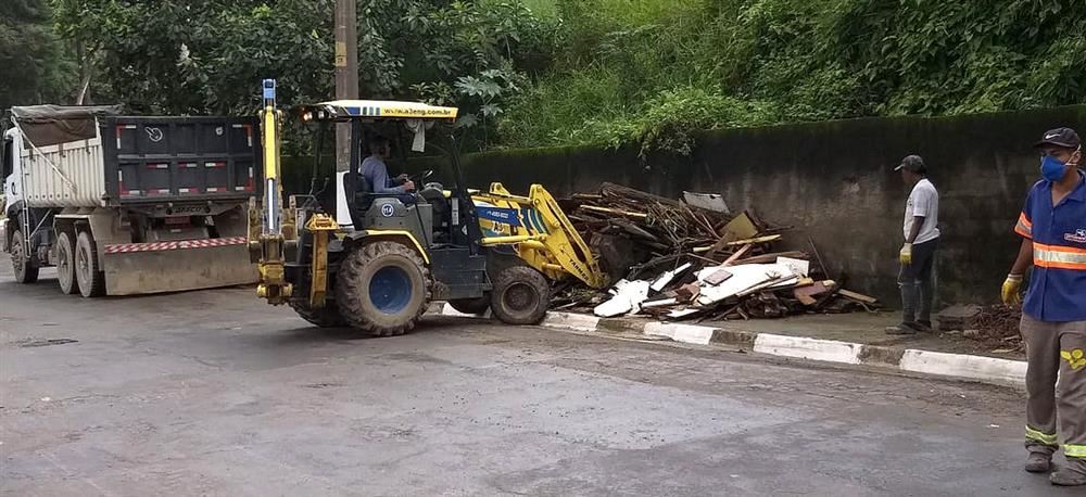 Prefeitura de Guarulhos executa serviços de zeladoria na Estrada Caminho do Repouso