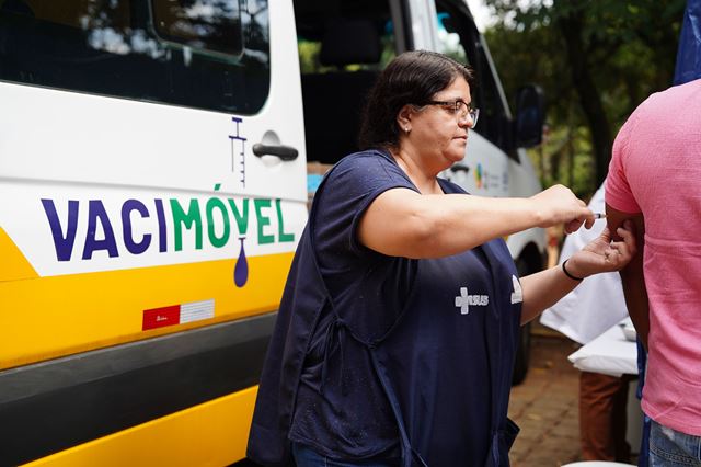 Vacimóvel reforça vacinação no Terminal São João e no Sest Senat