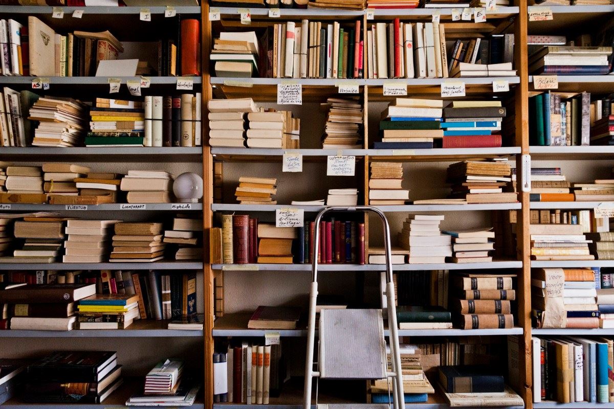 A Amazon, que começou vendendo livros, está destruindo textos raros para treinar IA