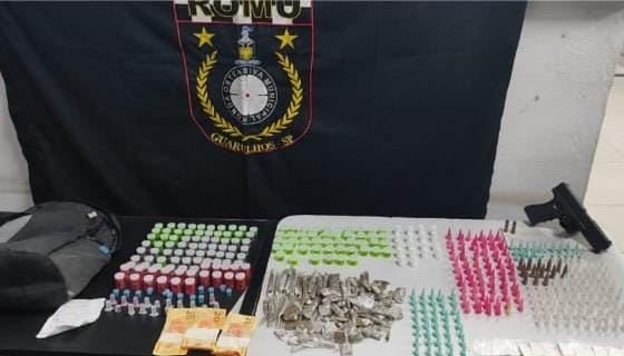 GCM prende dois traficantes, apreende drogas e simulacro de arma de fogo no Bambi