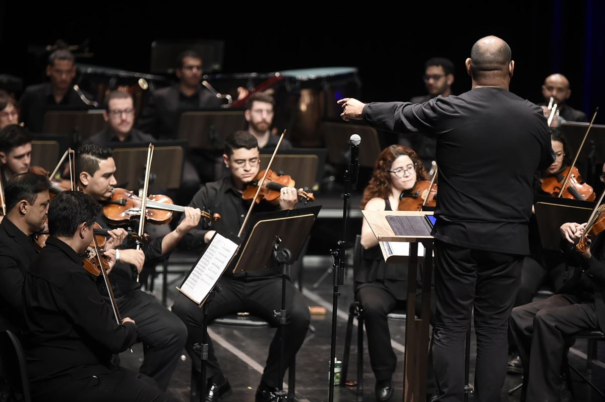 GRU Sinfônica apresenta concerto gratuito com clássicos de Mozart, Beethoven e Tchaikovsky