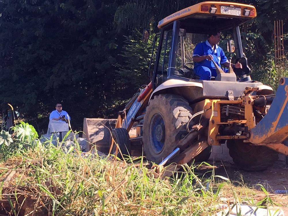 Prefeitura remove construção em área de proteção ambiental no Jardim Ponte Alta