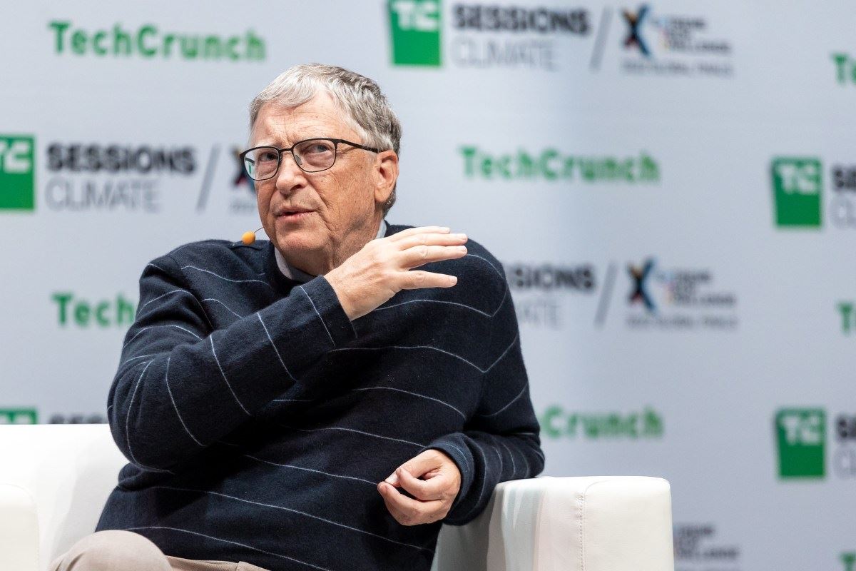 Bill Gates quer um imposto sobre robôs e empregos reservados para humanos para mitigar os danos da IA