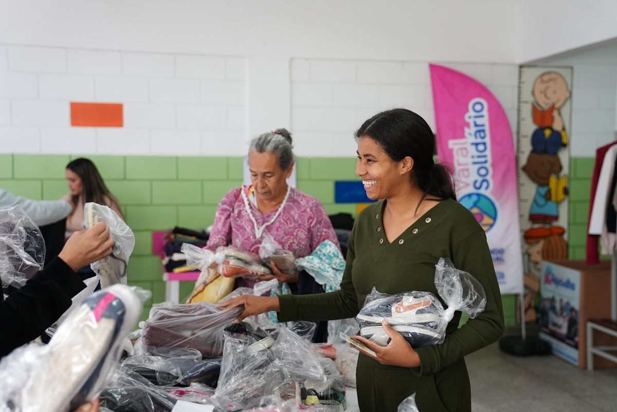 Fundo Social entrega mais de 6 mil peças de roupas no Varal Solidário em agosto