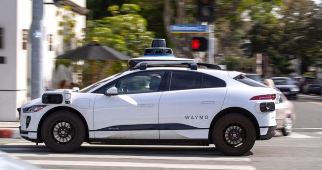 Entorses, dores e lesões cervicais: motoristas de teste da Waymo e Zoox estão se machucando à medida que os robotaxis se expandem