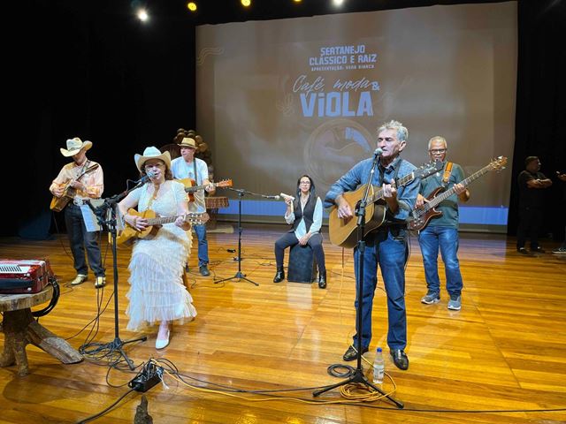 Café Moda e Viola reúne artistas da música sertaneja no CEU Ponte Alta