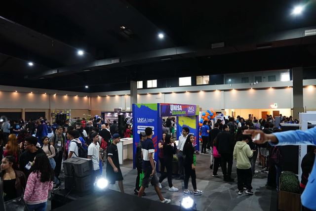 Feira do Estudante de Guarulhos começa com a participação de milhares de jovens no Espaço Inter