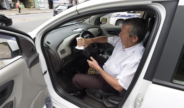 Prefeitura fixa 10 medidas contra o coronavírus para táxis e aplicativos