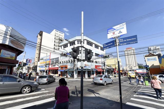 Prefeitura permite funcionamento de bancos e casas lotéricas também em horário normal