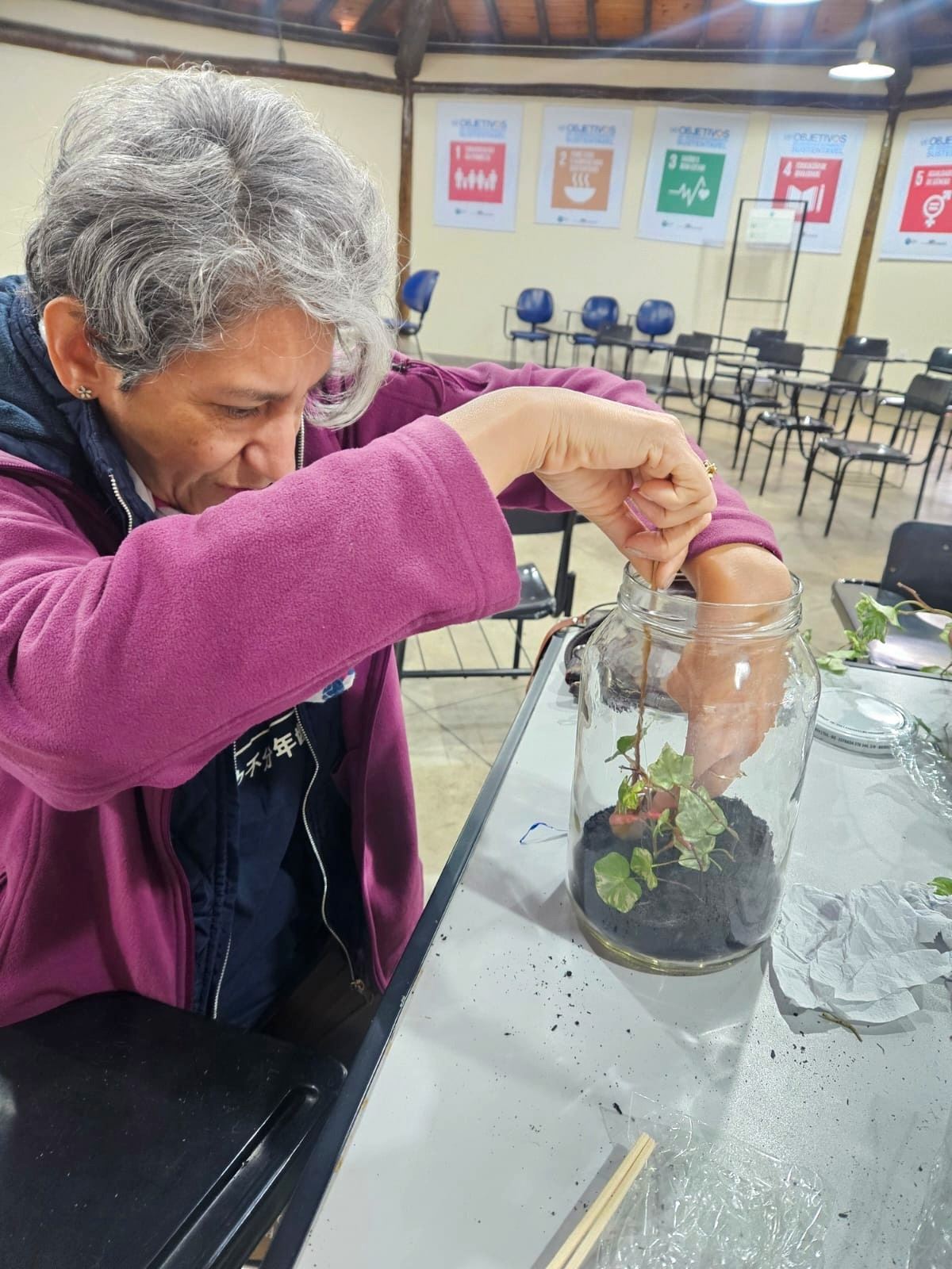 Oficina de Terrário reúne público em pleno feriado no Centro de Educação Ambiental Virgínia Ranalli