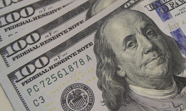 Dólar cai a R$ 5,08 e atinge menor valor em um mês