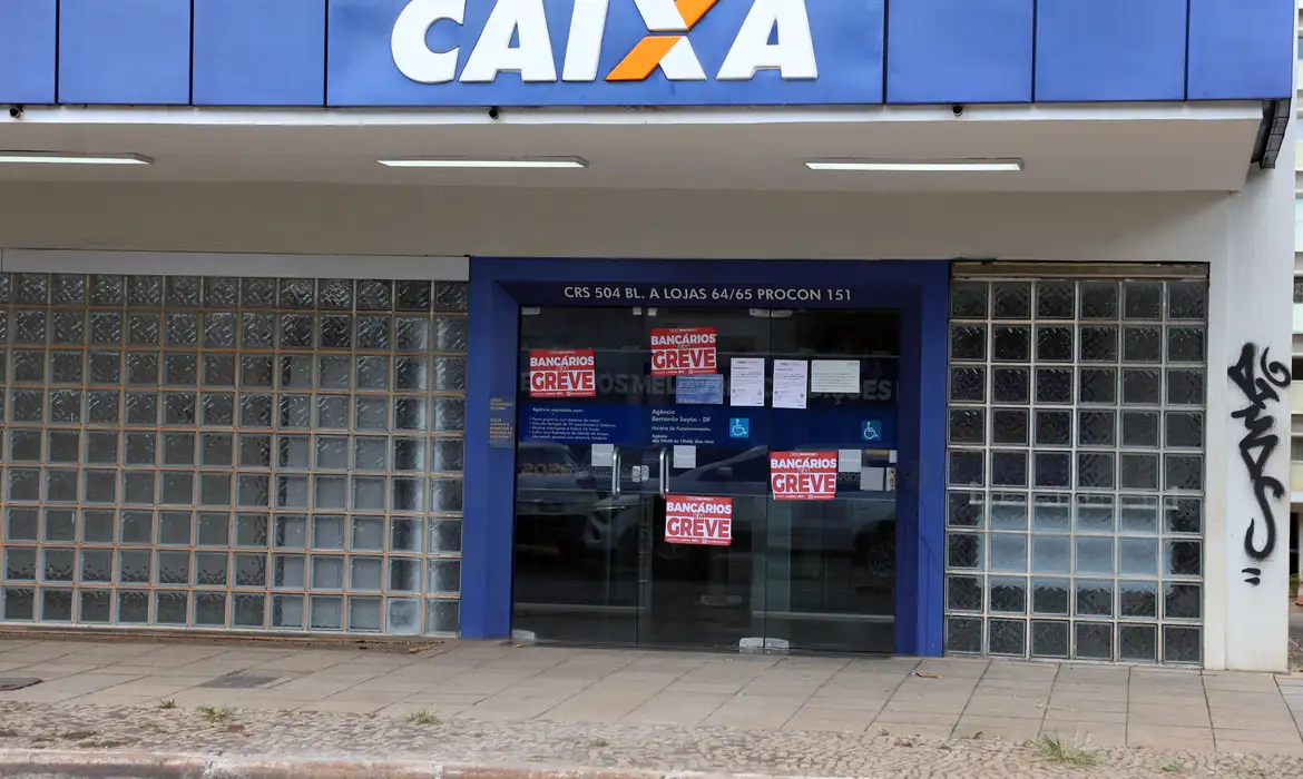 Caixa entra em greve nacional; BB tem paralisação parcial