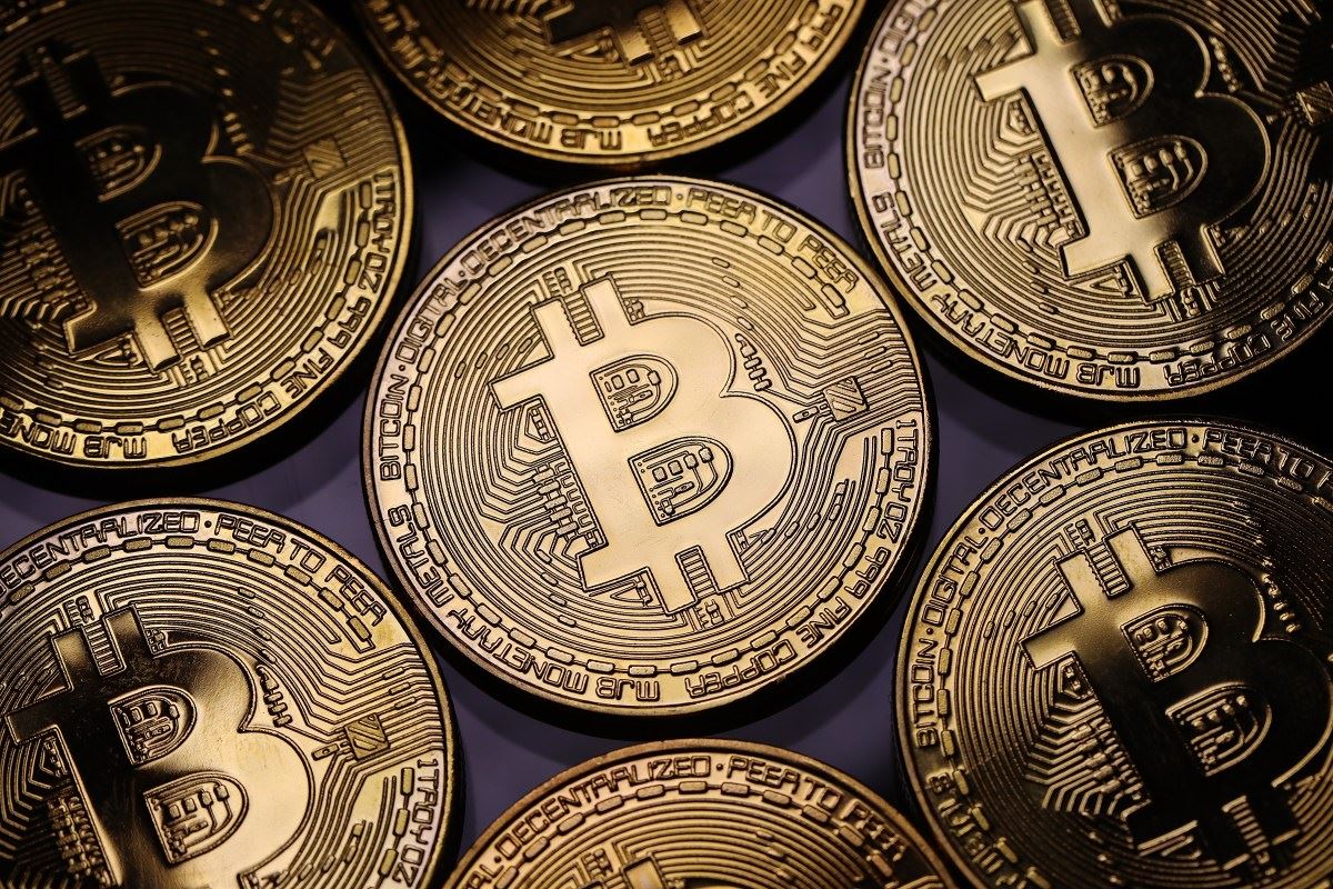 Golpistas visam centenas de milhares de proprietários de criptomoedas após Trezor confirmar violação de dados de provedor de e-mail