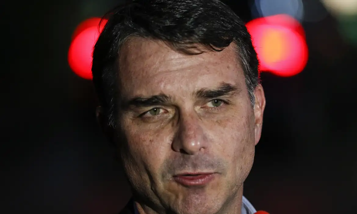 PF aponta cobranças de Flávio a Vorcaro por filme Dark Horse
