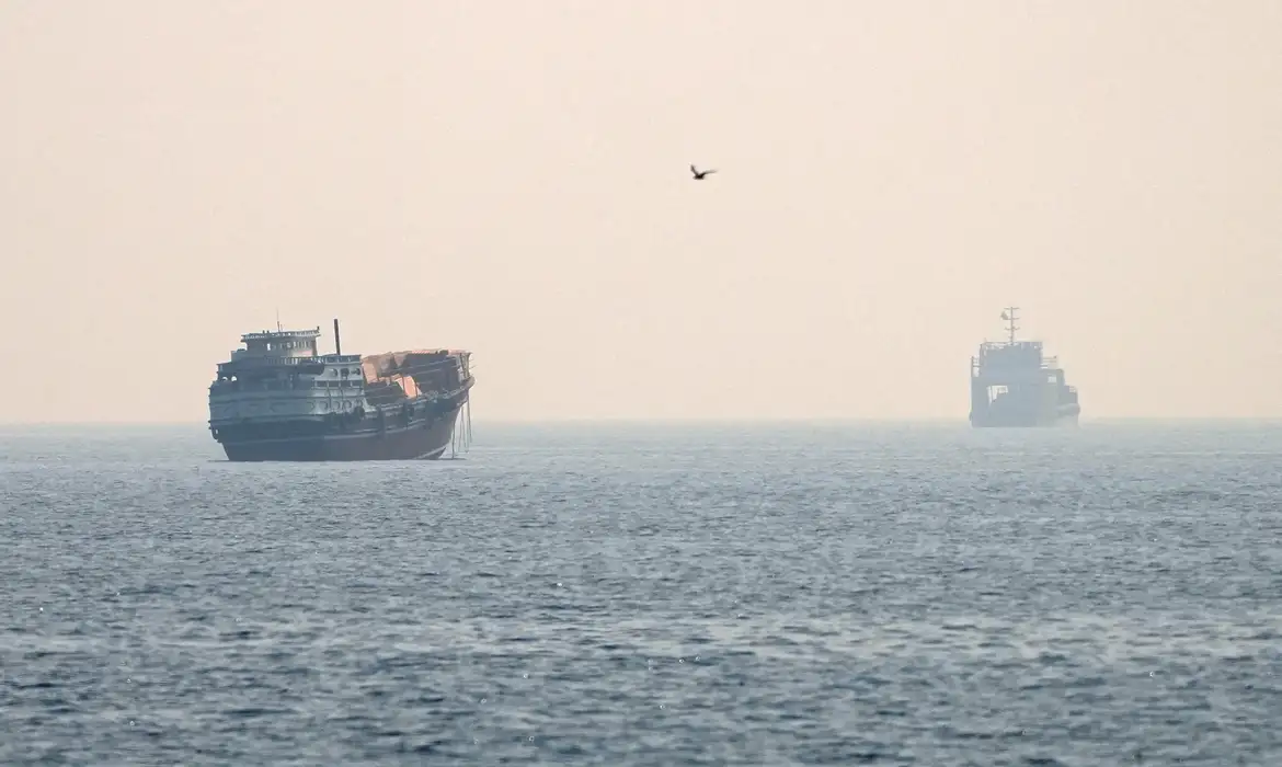 Países do Golfo Pérsico cancelam reunião sobre reabertura de Ormuz