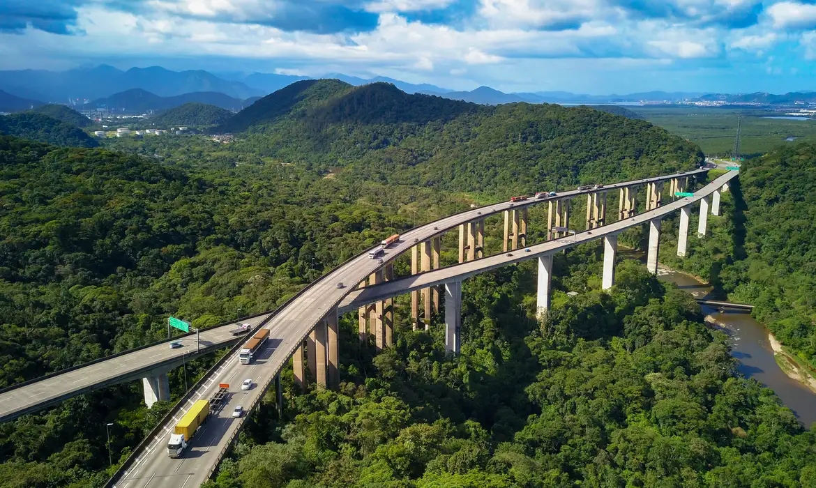 Brasil deve dobrar investimentos para zerar déficit em infraestrutura