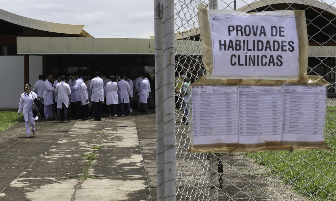 Revalida 2026/2: prazo de envio de diploma médico termina dia 19
