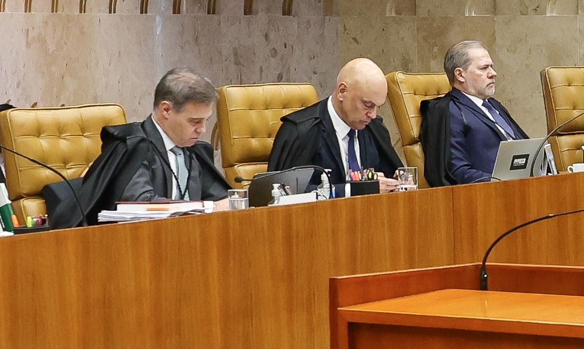 Moraes acusa Mendonça de querer incluir seu nome em delação de Vorcaro