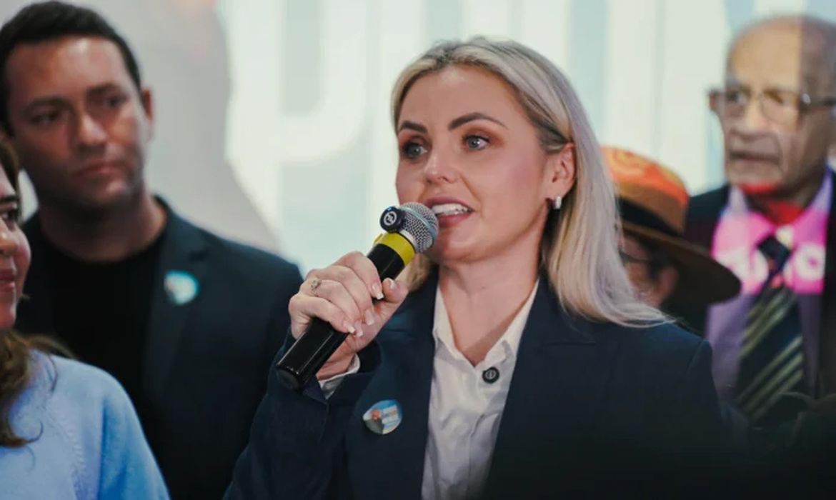 Clariana Barão prioriza propostas de proteção à mulher e à infância