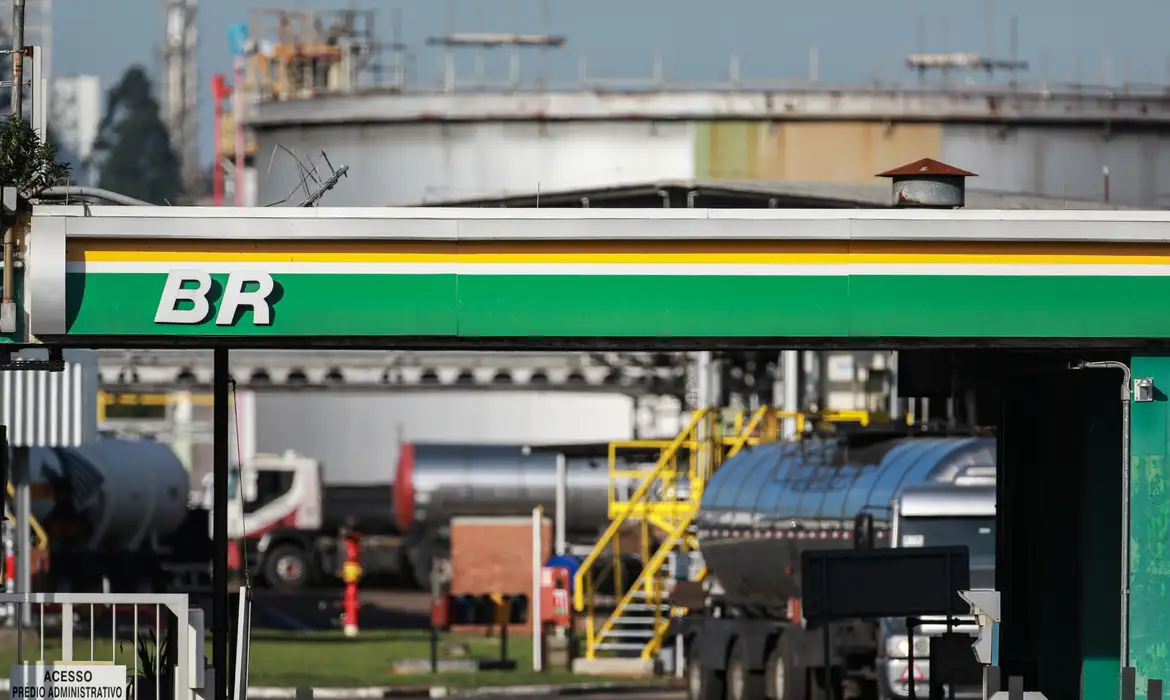 Petrobras aumenta diesel, mas subsítio mantém valor final; entenda