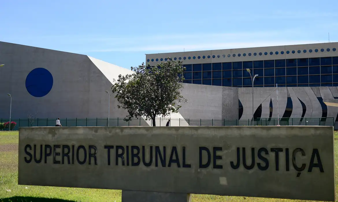 STJ suspende processos sobre aluguel de curta temporada em condomínios