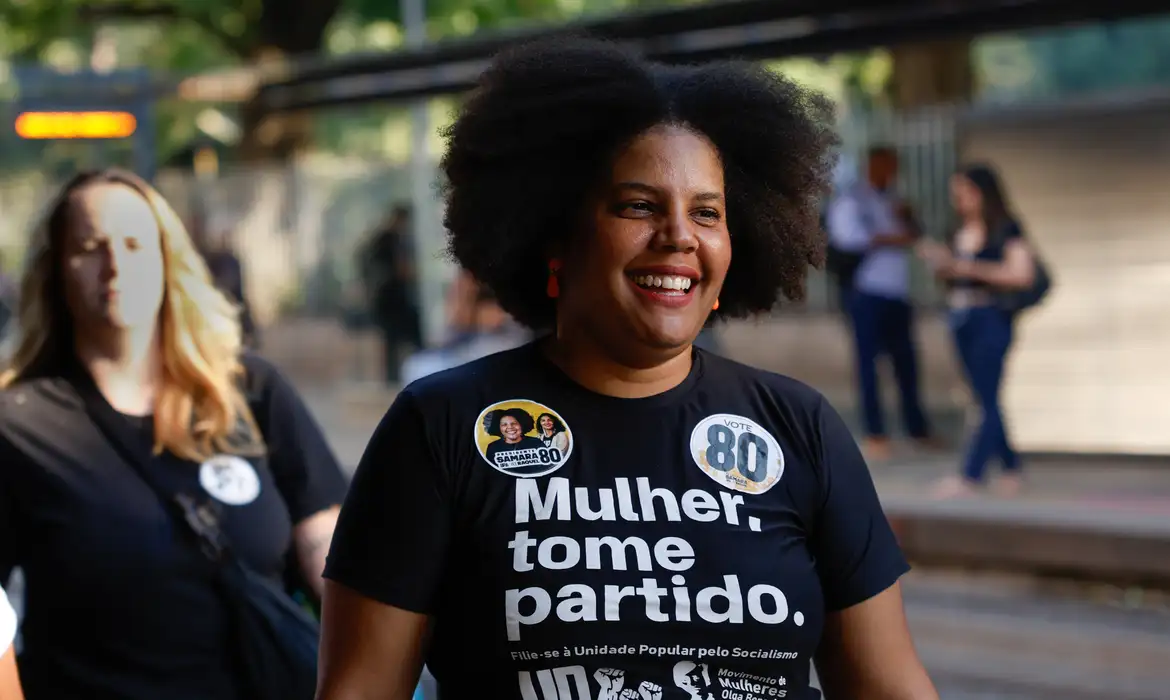 Samara Martins propõe dobrar salário mínimo e instituir escala 4x3