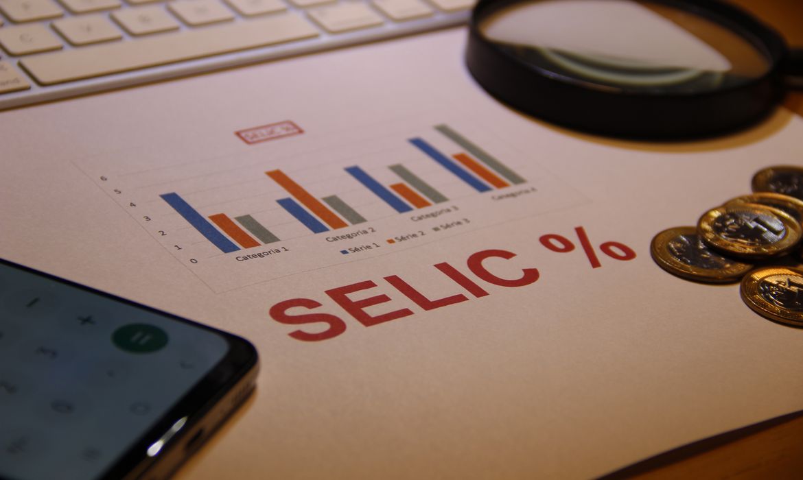 Mercado reduz projeção da Selic para 13,50%