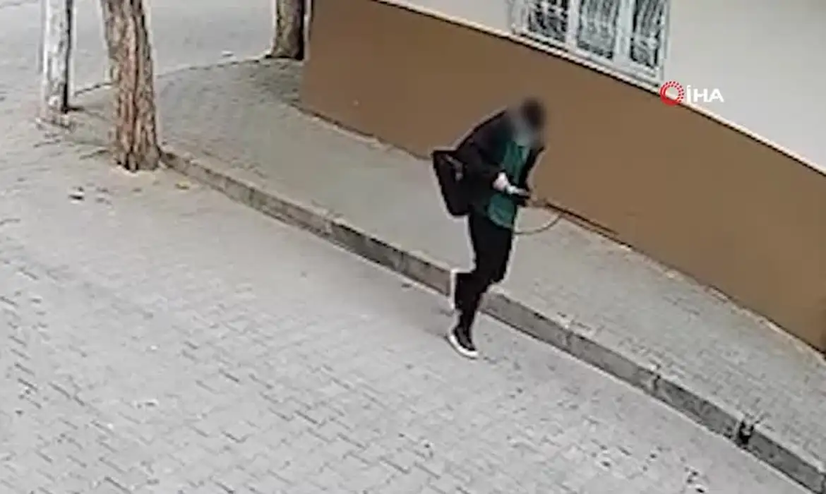 Estudante abre fogo do lado de fora de escola na Turquia