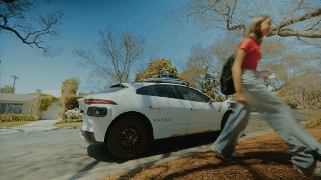 A mais recente estratégia de expansão da Waymo: adolescentes